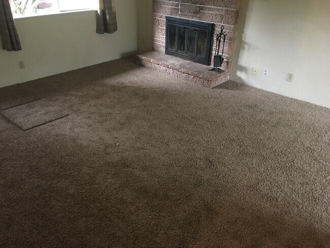 Building Photo - 1754/1756 Rainbow