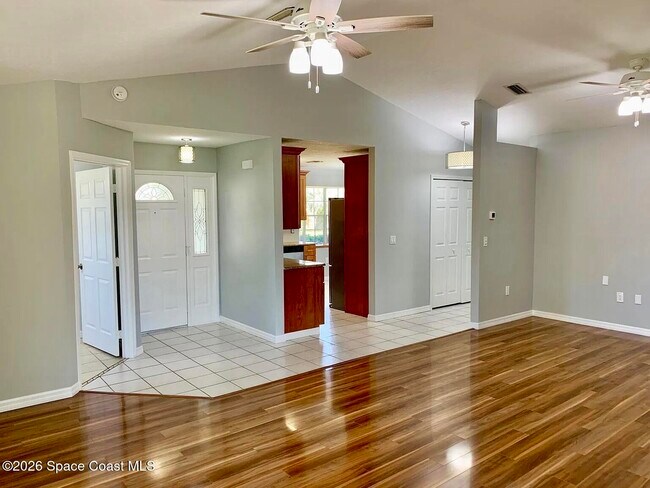 Foto del edificio - 731 John Carroll Ln