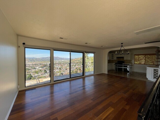 Foto del edificio - Gorgeous 5 Bed House - Amazing View!