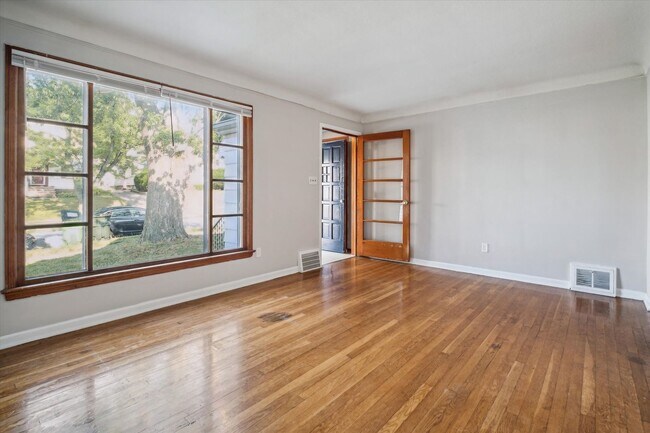 Building Photo - 5008 E 86th St