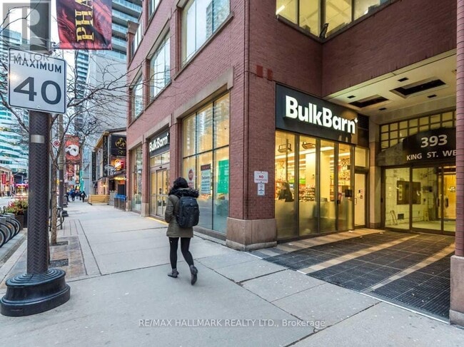 Building Photo - 393-1393 King St W
