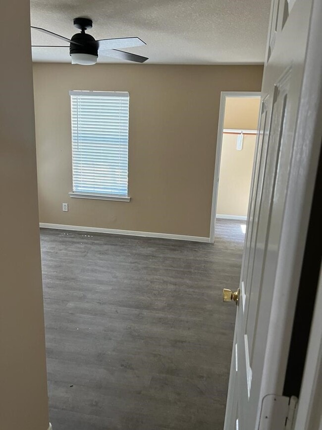 Building Photo - 18646 Flagstone Creek Rd