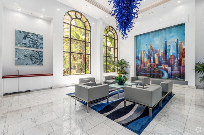 Building Photo - Da Vinci