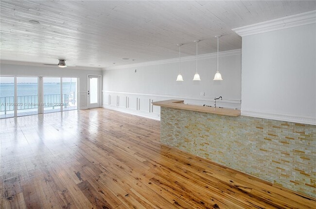 Foto del edificio - 166 Harbor Dr