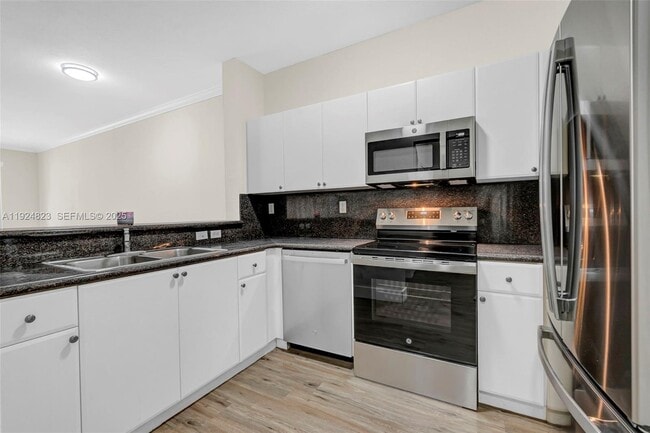 Foto del edificio - 7250 NW 177th St