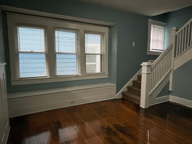 Foto del edificio - AVAILABLE NOW! Charming 3-Bed, 1-Bath Historic Duplex in Indianapolis!