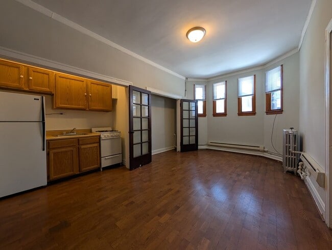 Building Photo - 4631 N Paulina St