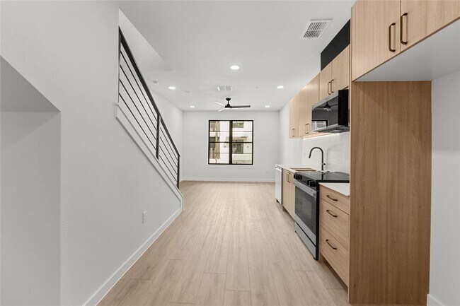 Building Photo - 630 Central Pkwy