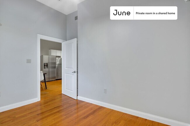 Foto del edificio - Room in Shared 5 bed/2.5 bath home in Roxbury