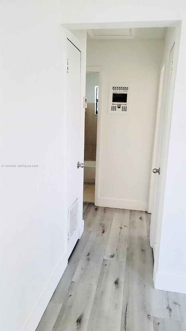 Foto del edificio - 1003 NW 73rd St