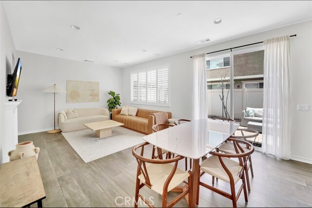 Foto del edificio - 5086 Burgundy Ln