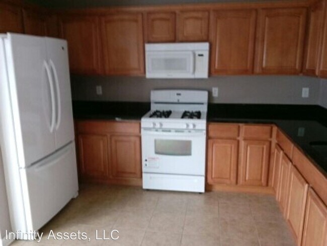 Building Photo - 2401 River Oaks Ln