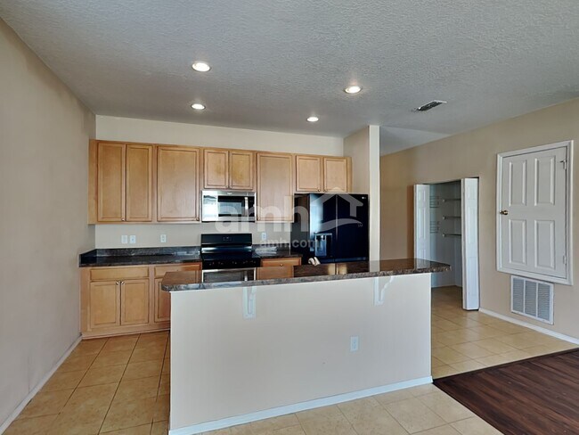 Building Photo - 11150 Running Pine Dr
