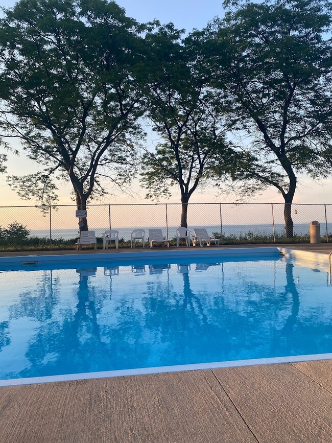 Foto del edificio - 11820 Edgewater Dr