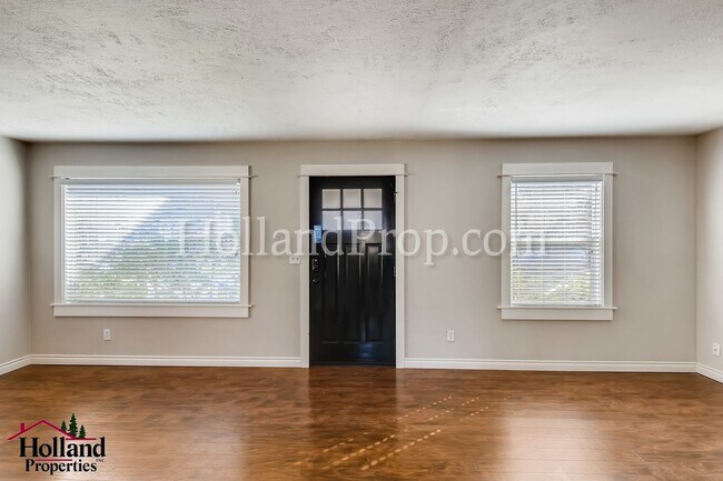 Foto del edificio - Woolsey 8001- Kumar Prakash