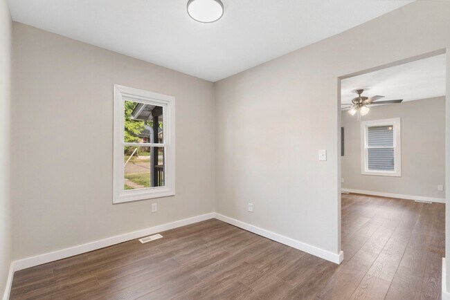 Building Photo - 2100 N Nettleton Ave