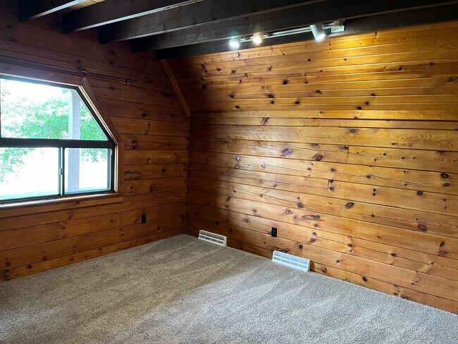 Building Photo - CONTRACT PENDING!! Charming A-frame single...