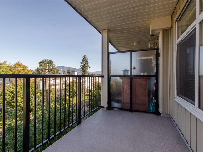 Building Photo - 46150 Bole Ave