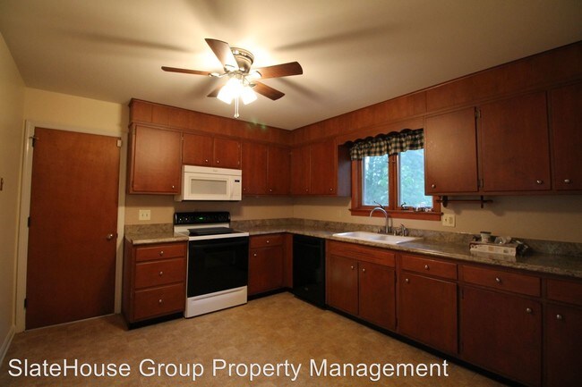 Building Photo - 35 Meadow Ln