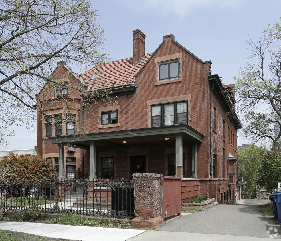 Primary Photo - 236 Clifton Ave