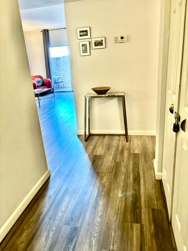 Entranceway - 357 E Thomas Rd