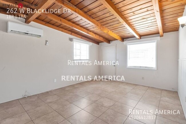 Building Photo - BLACKLIDGE DR, 262 W