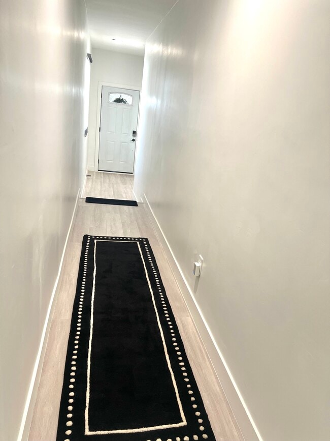 Foyer - 527 W Colden Ave