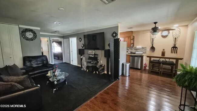 Building Photo - 308 W Malvern Ct