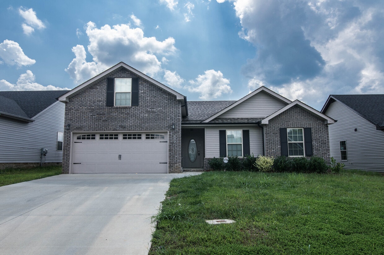 Foto principal - Pet Friendly Three Bedroom!
