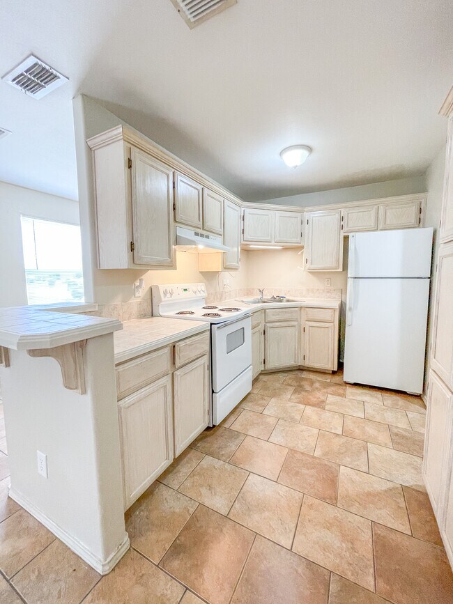 Building Photo - 713 Sonesta Dr