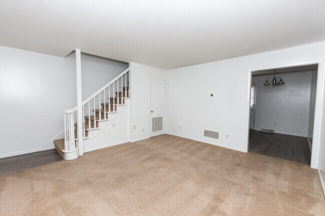 Building Photo - 327 Richlands Ave