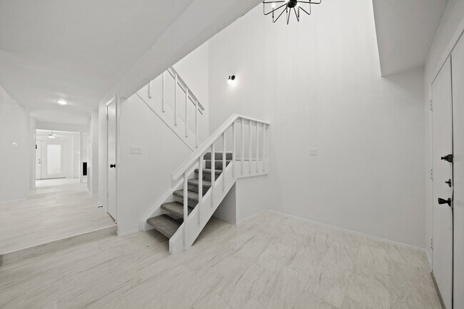 Building Photo - 11650 Village Pl Dr