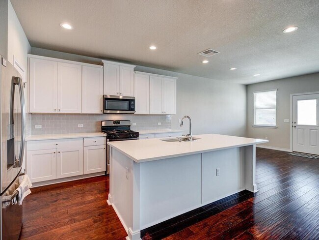Building Photo - 5808 Daly Dr