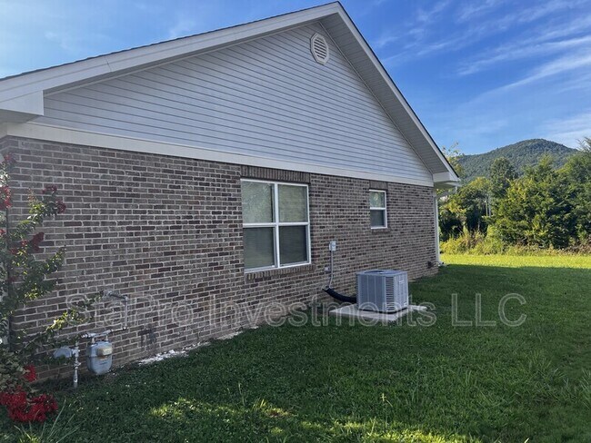 Building Photo - 512 Jordan Cir