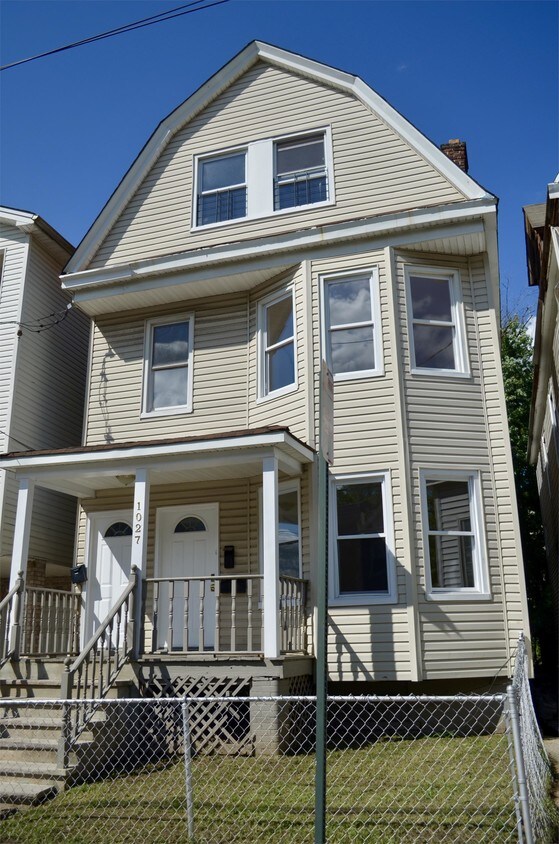 Primary Photo - 1027 Anna St