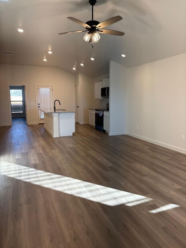 Foto del edificio - 2513 Kenwood Ave