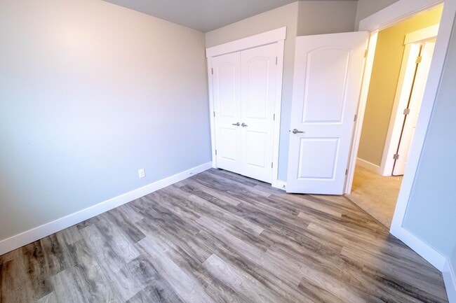 Building Photo - Beautiful Draper Townhomes in Prime Location