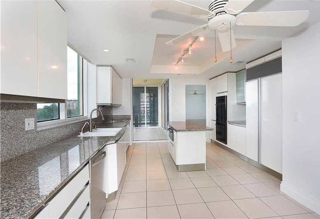 Building Photo - 445 Grand Bay Dr