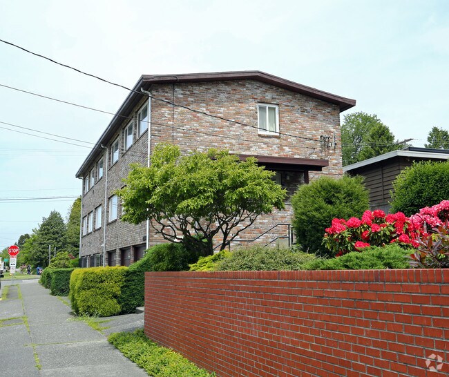 Building Photo - 2866 32nd Ave W