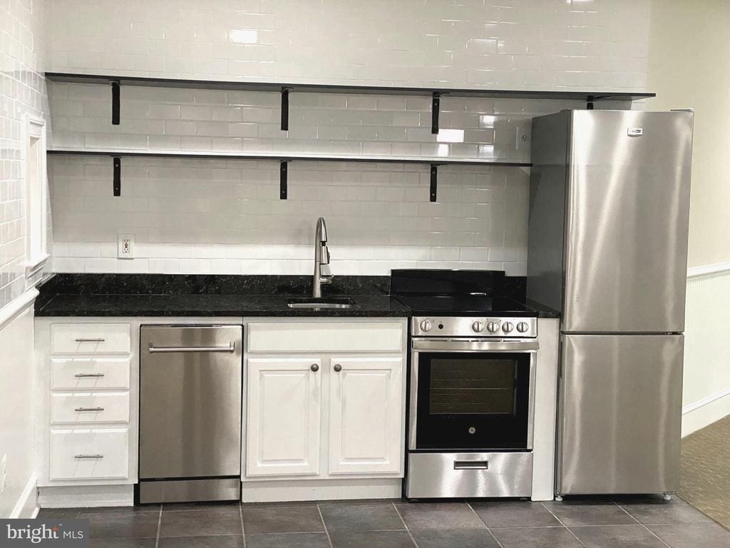 Primary Photo - 600 Kentland Dr