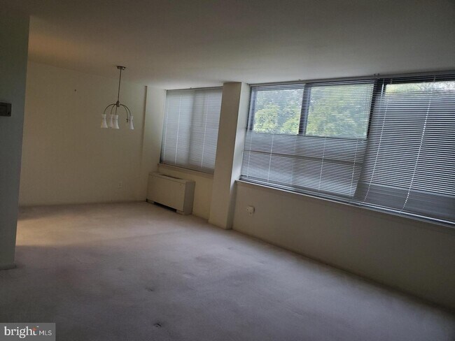 Building Photo - 600 Roosevelt Blvd