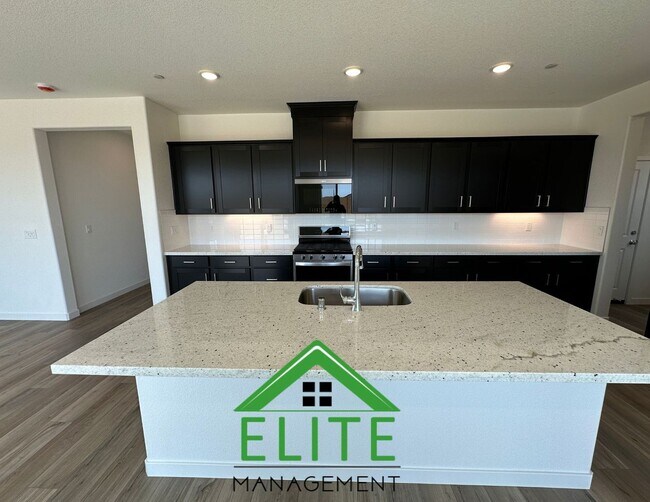 Foto del edificio - **Brand New 4-Bed, 2.5-Bath Home Facing th...