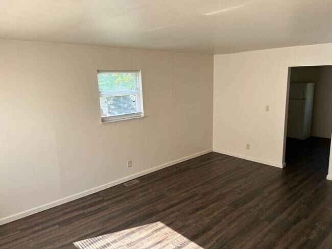 Foto del edificio - 645 W Franklin St