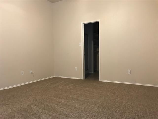 Building Photo - 2211 Brookview Dr