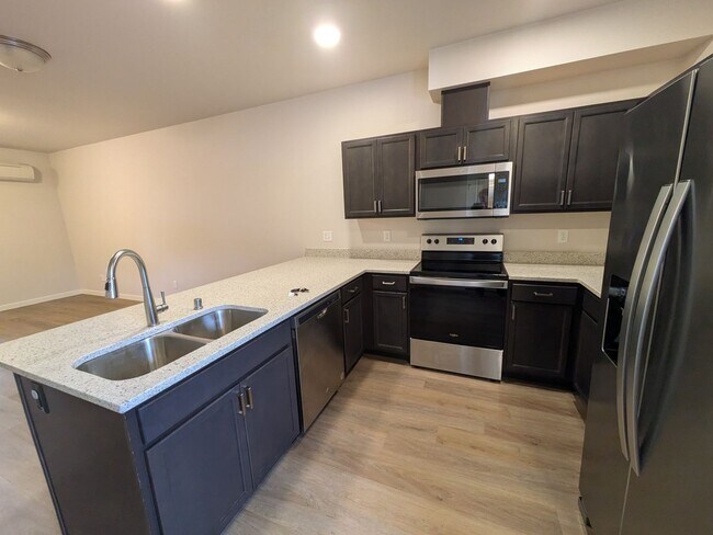 Building Photo - Newer Build Bright 2-Bedroom 1.5-Bathroom ...