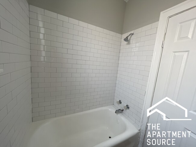 Building Photo - 5451 S Cornell Ave