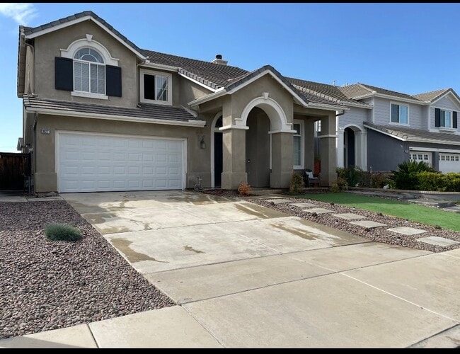 Building Photo - 39271 Memory Dr