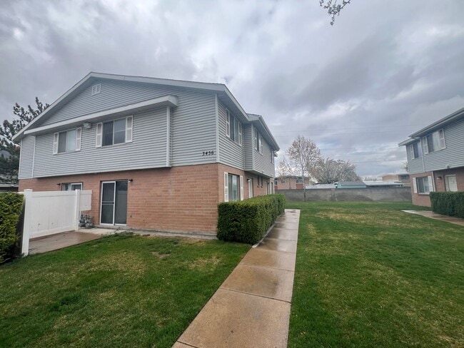 Cozy 3B/1 Bath Townhome in West Valley - Cozy 3B/1 Bath Townhome in West Valley