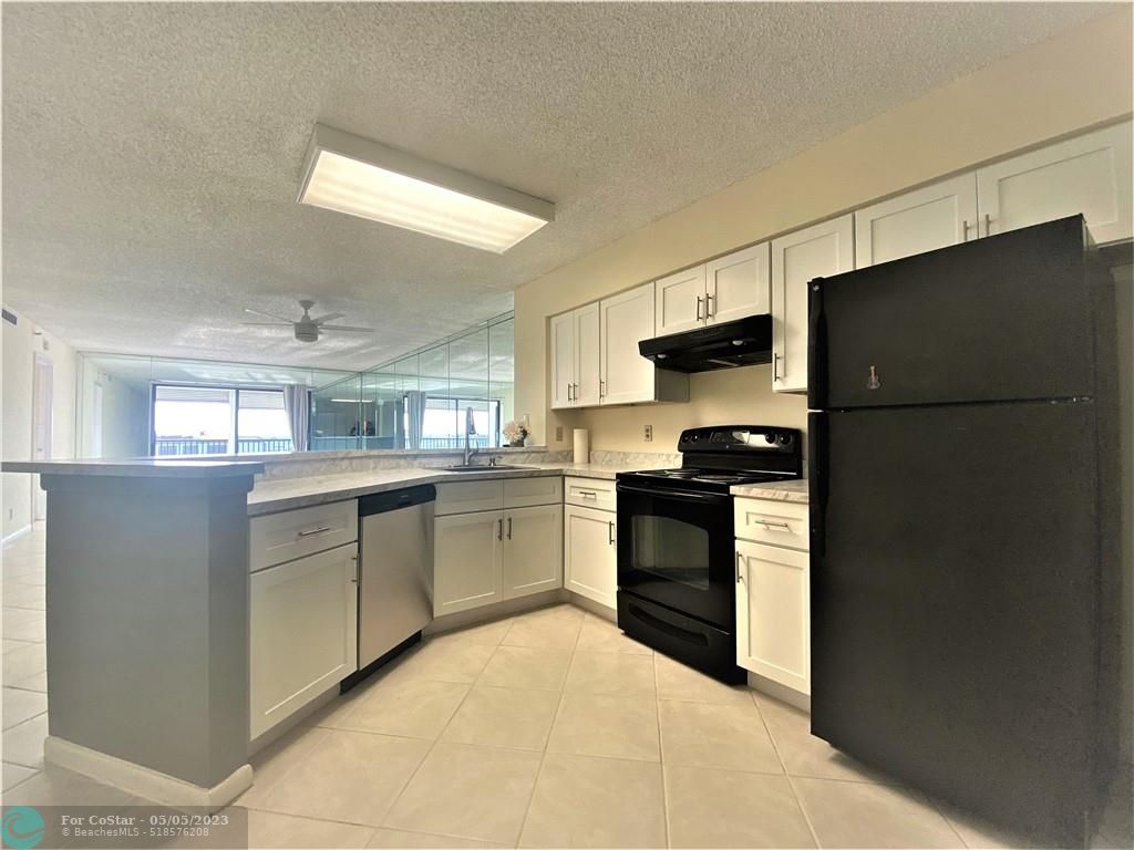Primary Photo - 2221 Cypress Island Dr