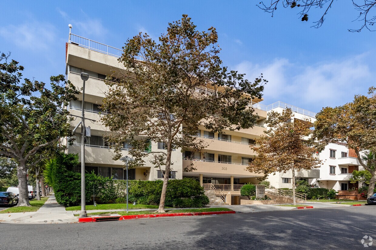 Primary Photo - Dayton Swall Apartments